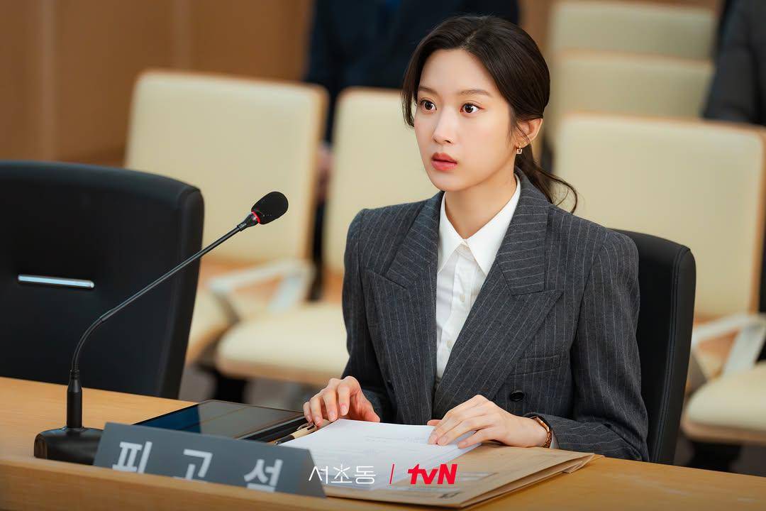 Moon Ga Young dalam drama Law and the City (dok. tvN/Law and the City)
